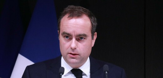 Francouzský ministr obrany telefonicky hovořil s ruským protějškem Šojguem 