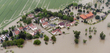 <p><strong>Rozvodněnou Vltavou zatopené Miřejovice u Kralup nad Vltavou. Vesnice byla zcela odříznuta od okolí.</strong><em> (Foto: ČTK)</em></p>