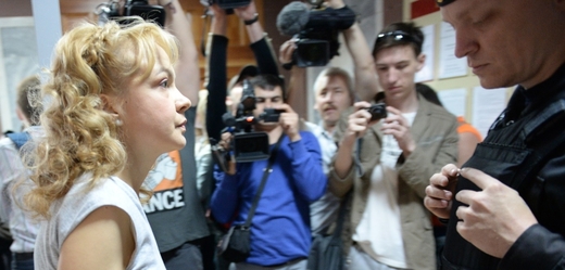Novinářka Aksana Panova u soudu.