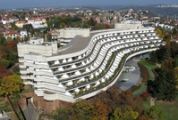 Hotel Praha bývá vnímán jako architektonický pozůstatek komunistického režimu.
