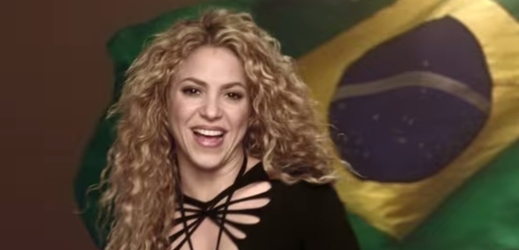 Shakira v novém hitu lákajícím na fotbalové MS v Brazílii.