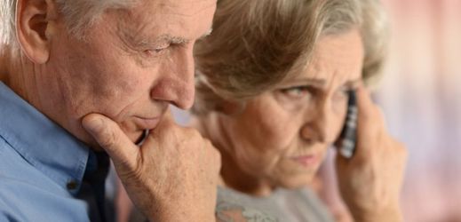 Seniorům po účasti na předváděcí akci organizované šmejdy mnohdy zbudou jen oči pro pláč (ilustrační foto).