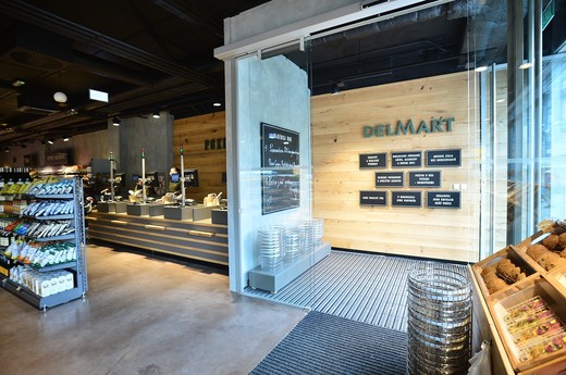 První obchod Delmart.