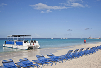 Pláž na souostroví Turks a Caicos. Hoffmann na ostrovech plánoval projekt luxusního resortu.