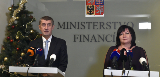 Vlevo premiér Andrej Babiš a ministryně financí Alena Schillerová.