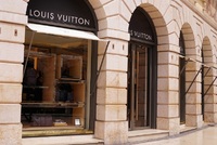 Francouzské společnosti Louis Vuitton se v Česku daří.