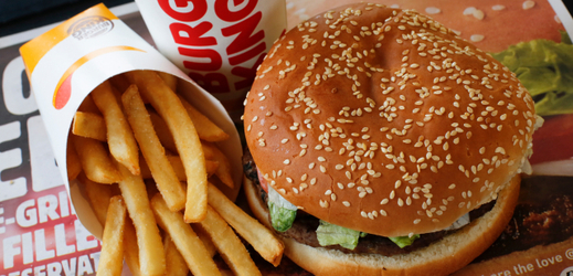 Typické menu z rychlého občerstvení řetězce Burger King.