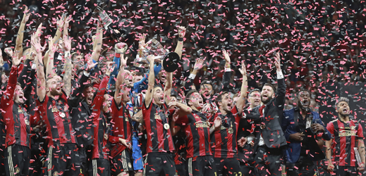 Fotbalisté Atlanty se radují z triumfu v MLS.