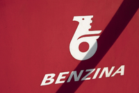 Logo firmy Benzina.