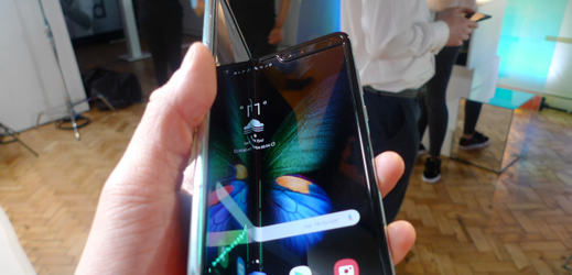 Samsung: nový ohebný telefon.
