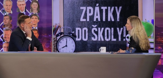 Moderátor pořadu Jaromír Soukup a poslankyně Kateřina Valachová (ČSSD).