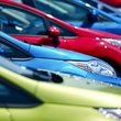 Stáří prodávaných aut meziročně kleslo o půl roku na devět let. 